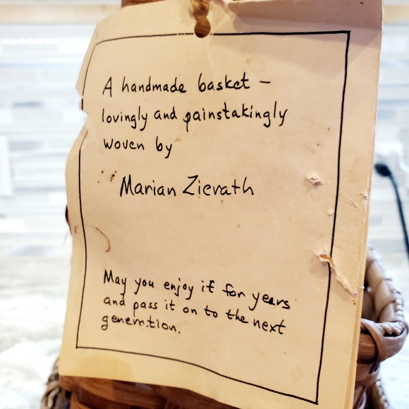 Handmade Iowa  Marion Zierath  Giraffe handwoven Basket - Picture 3 of 6